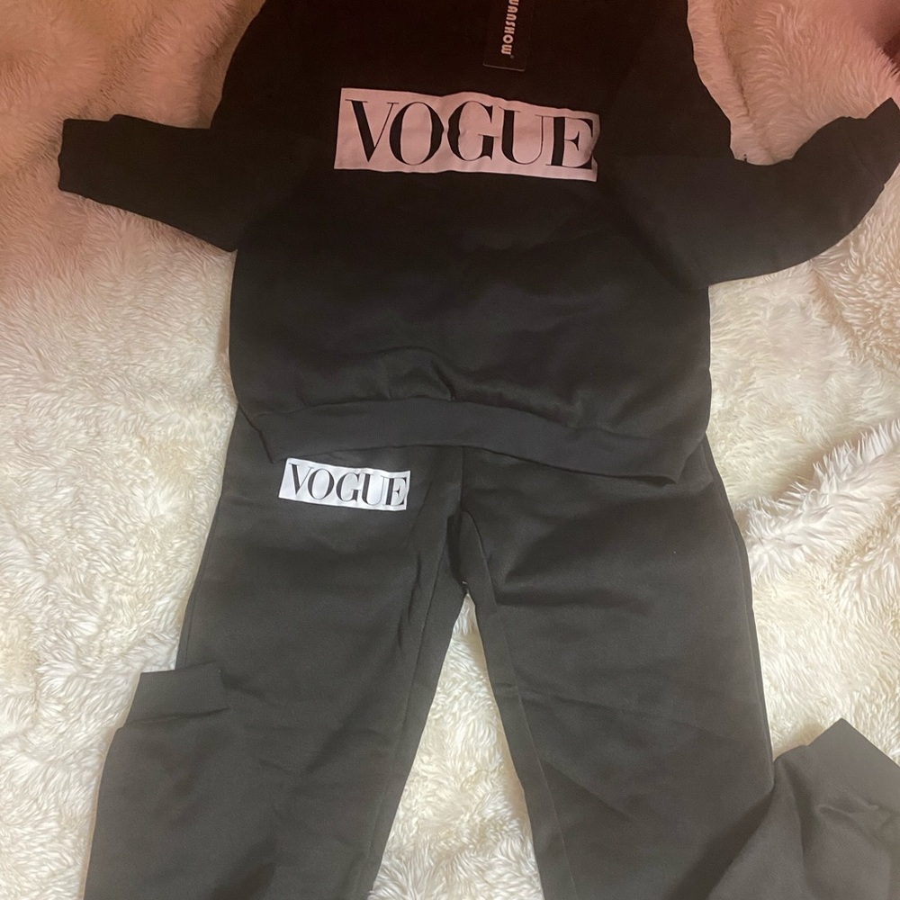 Vintage sweatsuit . Brand new with tags. Size medium but runs small .